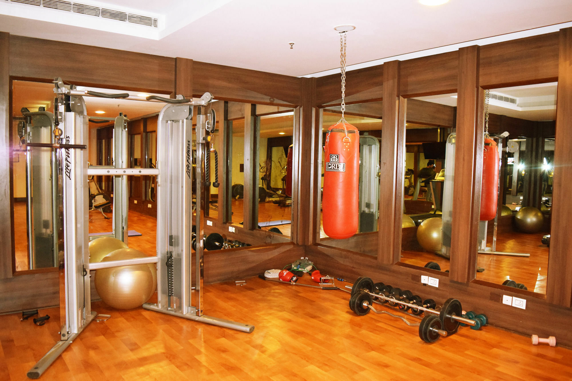 Welcomhotel By Itc Hotels, Dwarka, New Delhi Esterno foto A gym in a hotel