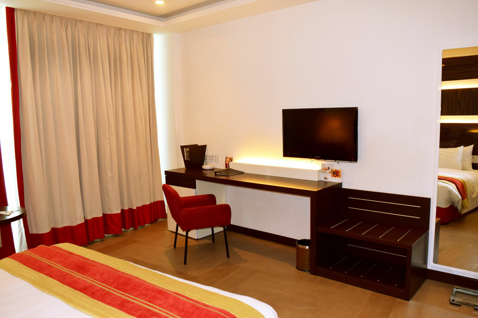 Welcomhotel By Itc Hotels, Dwarka, New Delhi Esterno foto A room at the hotel