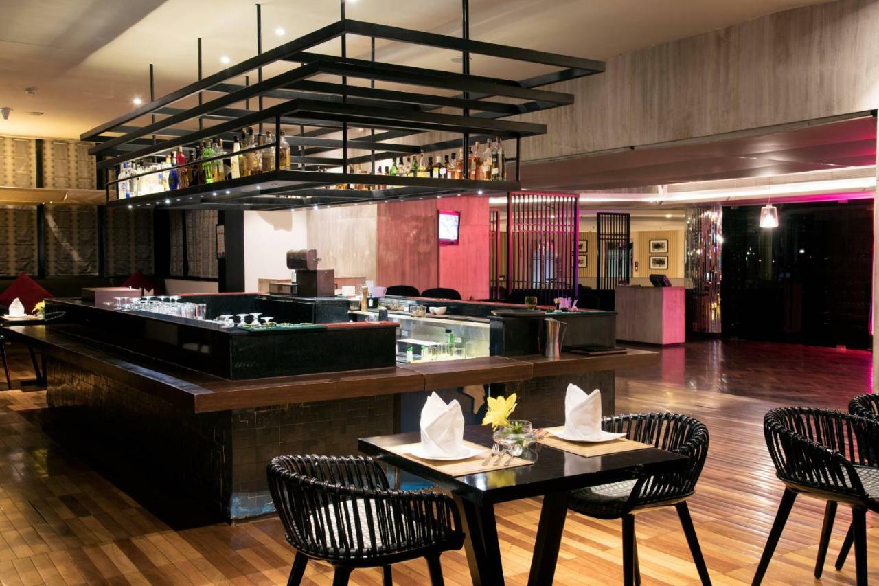 Welcomhotel By Itc Hotels, Dwarka, New Delhi Esterno foto The Bar